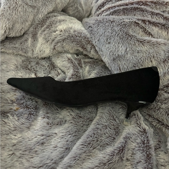 Black Velvet kitten heels never worn . Excellent condition. Size 39 - Picture 3 of 13